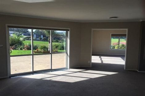 Photo of property in 11 Kendallvale Drive, Waiuku, 2123
