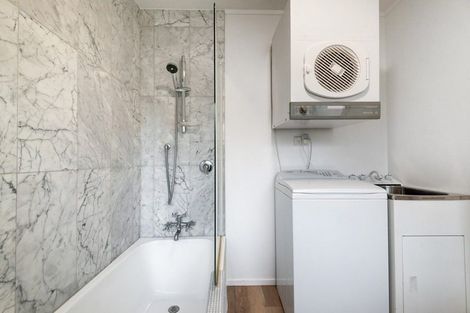 Photo of property in 10/77 Old Lake Road, Narrow Neck, Auckland, 0624