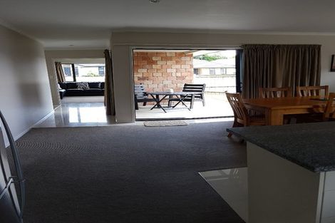 Photo of property in 17 Owens Road, Waiuku, 2123