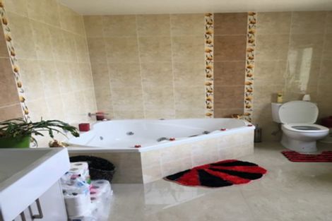 Photo of property in 40 Kestev Drive, Flat Bush, Auckland, 2016