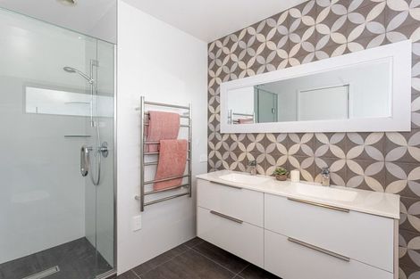 Photo of property in 174c Archers Road, Glenfield, Auckland, 0629