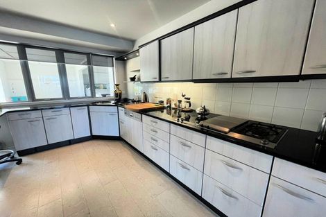 Photo of property in Beauport Apartments, 30u2 The Crescent, Roseneath, Wellington, 6011