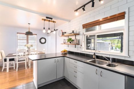 Photo of property in 6 Newhaven Place, Roslyn, Palmerston North, 4414