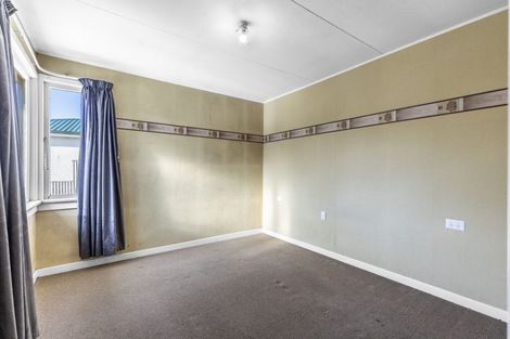 Photo of property in 17 Holloway Street, Waikiwi, Invercargill, 9810