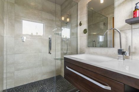 Photo of property in 112c Woodglen Road, Glen Eden, Auckland, 0602