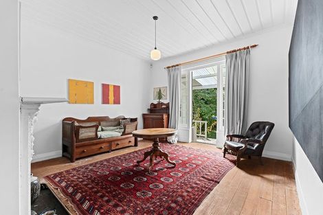 Photo of property in 90 Pendarves Street, New Plymouth, 4310