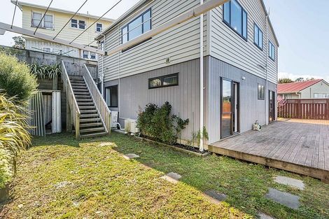 Photo of property in 43a Stewart Drive, Newlands, Wellington, 6037