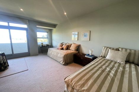Photo of property in Beauport Apartments, 30u2 The Crescent, Roseneath, Wellington, 6011