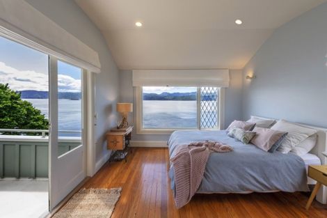 Photo of property in 63 Pretoria Road, Karaka Bays, Wellington, 6022