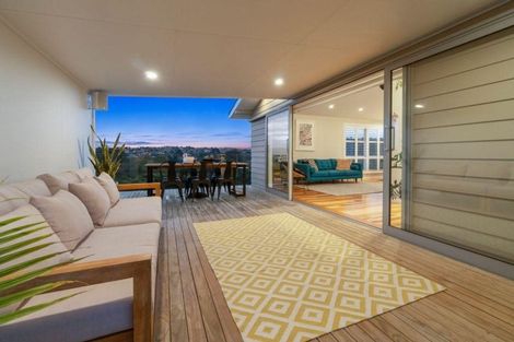 Photo of property in 27 Taioma Crescent, Te Atatu Peninsula, Auckland, 0610