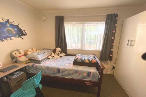 Photo of property in 24 Newington Road, Henderson, Auckland, 0612