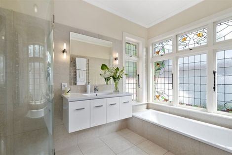 Photo of property in 1 Grove Road, Devonport, Auckland, 0624