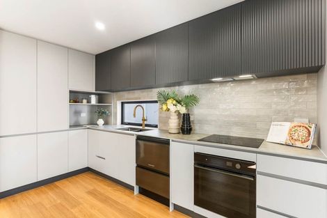 Photo of property in 21e Knights Road, Rothesay Bay, Auckland, 0630