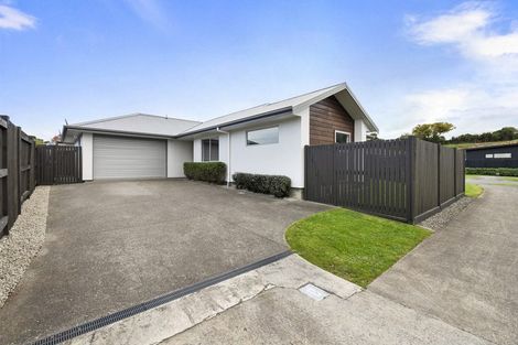 Photo of property in 2 Serenity Crescent, Kelvin Grove, Palmerston North, 4414