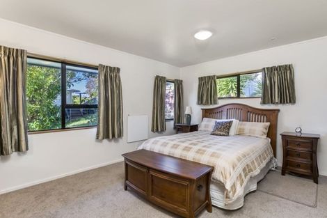 Photo of property in 14b Kaipatiki Road, Glenfield, Auckland, 0629