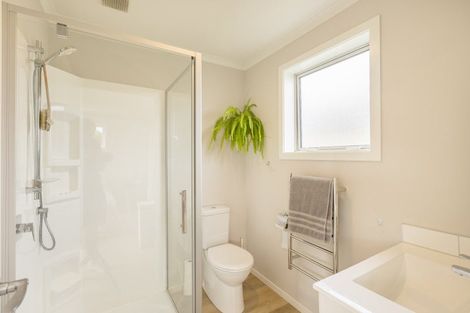 Photo of property in 23 Mahia Lane, Waikanae, 5036