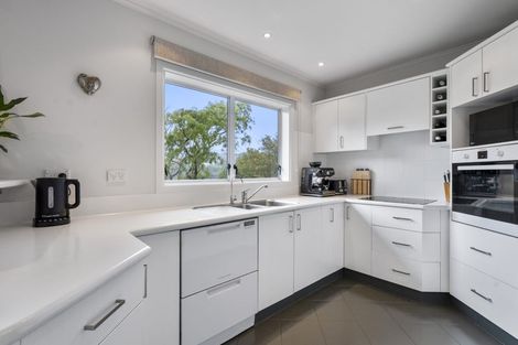 Photo of property in 10 Whitby Place, Westown, New Plymouth, 4310