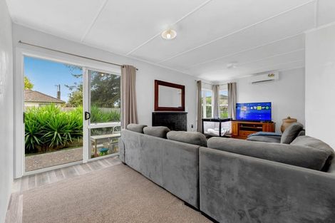 Photo of property in 15 Kerry Place, Papakura, 2110