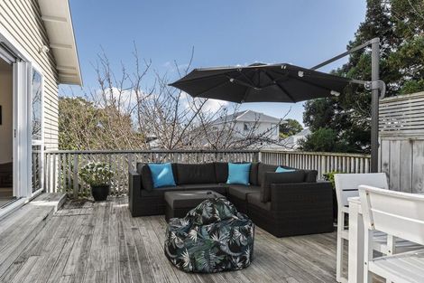 Photo of property in 59 Gilbert Street, New Plymouth, 4310