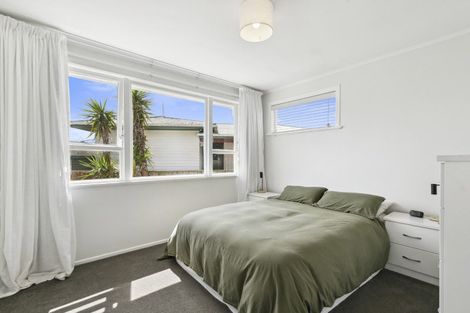Photo of property in 5 Oswald Crescent, Paparangi, Wellington, 6037