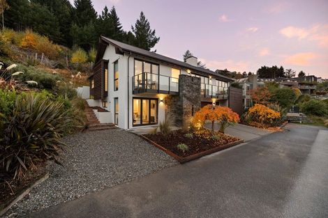 Photo of property in 1 Goldleaf Hill, Queenstown, 9300