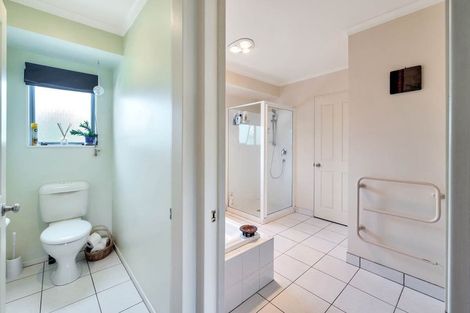 Photo of property in 14 San Vito Place, Henderson, Auckland, 0612