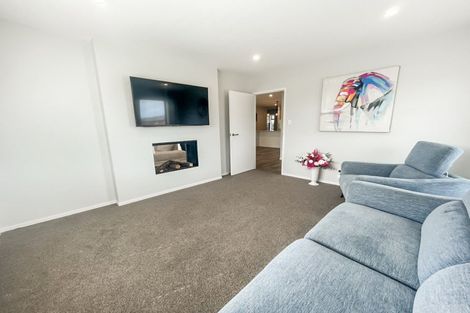 Photo of property in 17 Cyprus Place, Fitzherbert, Palmerston North, 4410