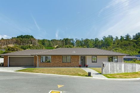 Photo of property in 8 Hull Place, Whitby, Porirua, 5024