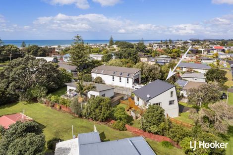 Photo of property in 43 Hillview Road, Waihi Beach, 3611