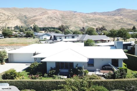 Photo of property in 18 Kelliher Drive, Wanaka, 9305