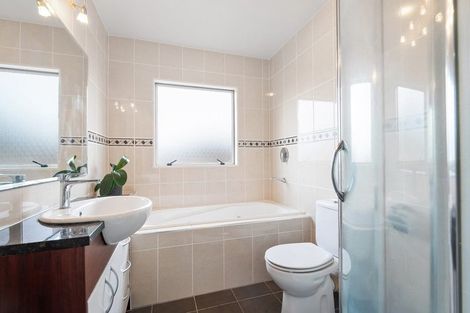 Photo of property in 8 Cuthill Close, Albany, Auckland, 0632