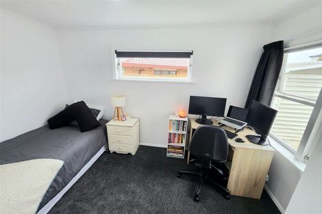 Photo of property in 3 Huia Place, Levin, 5510