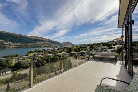 Photo of property in 560 Peninsula Road, Kelvin Heights, Queenstown, 9300