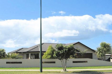 Photo of property in 611 Grenada Street, Papamoa Beach, Papamoa, 3118