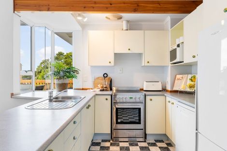 Photo of property in 2/18 Felstead Street, Birkenhead, Auckland, 0626