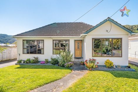 Photo of property in 13 Lees Grove, Wainuiomata, Lower Hutt, 5014