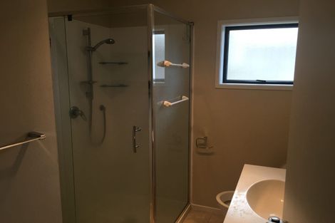 Photo of property in 2/24 Frank Evans Place, Henderson, Auckland, 0610