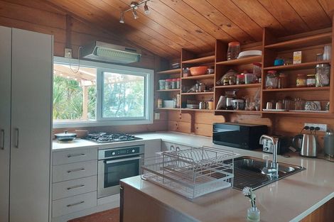 Photo of property in 1 Willowbrook Place, Titirangi, Auckland, 0604