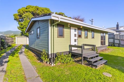 Photo of property in 10 Nugget Grove, Raumati Beach, Paraparaumu, 5032