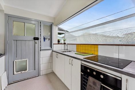 Photo of property in 9 Atkinson Street, Woodville, 4920