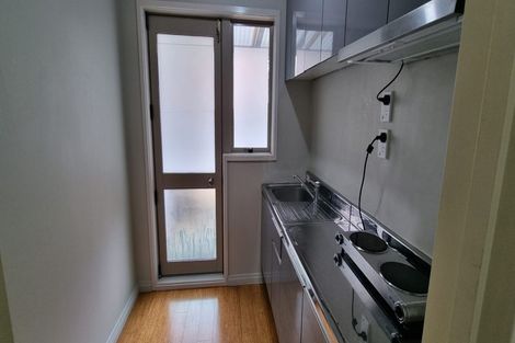 Photo of property in 11 Cobblestone Lane, Hillcrest, Auckland, 0627