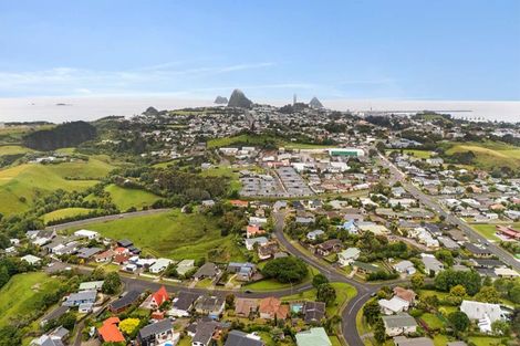 Photo of property in 5 Saint Ives Grove, Whalers Gate, New Plymouth, 4310
