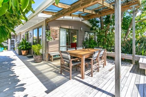 Photo of property in 225 Moana Anu Anu Avenue, Whangamata, 3620
