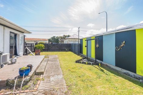 Photo of property in 12 Mosston Road, Castlecliff, Whanganui, 4501