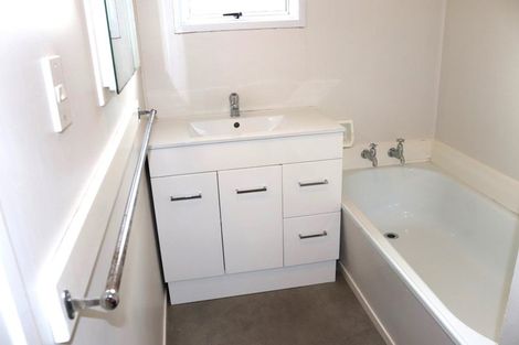 Photo of property in 2/199 Henderson Valley Road, Henderson, Auckland, 0612