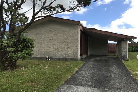 Photo of property in 63 Horokiwi Road West, Newlands, Wellington, 6037