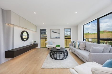Photo of property in 16 Pekanga Road, Orewa, 0931