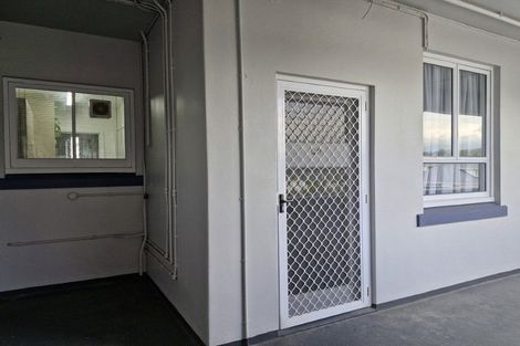 Photo of property in Devonport Apartments, 39/127 Saint Aubyn Street, New Plymouth, 4310