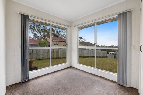 Photo of property in 2/587 Glenfield Road, Totara Vale, Auckland, 0629