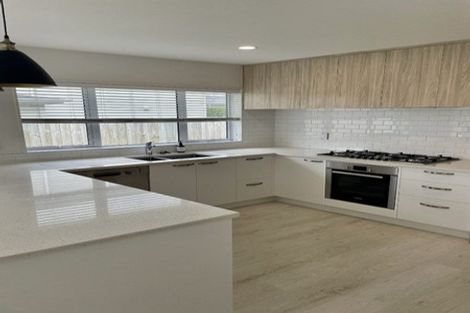 Photo of property in 20 Papa Orchard Drive, Kumeu, 0810